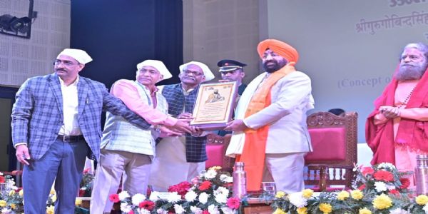 सिख गुरु परंपरा धर्म,समाज और राष्ट्रवाद की परंपरा को ऊंचा किया: राज्यपाल