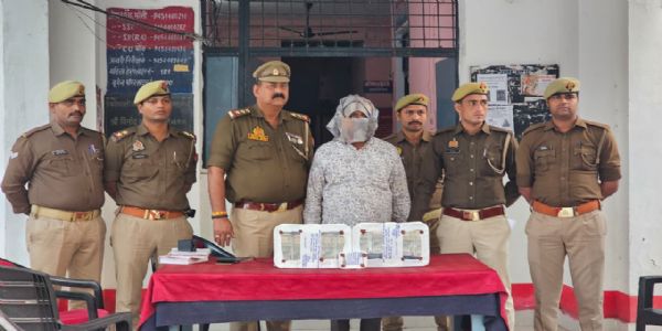 पूर्व सपा विधायक दीपनारायण का करीबी 35 लाख रुपये सहित गिरफ्तार