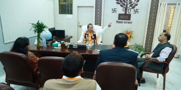 उपमुख्यमंत्री विजय सिन्हा ने राजस्व एवं भूमि सुधार विभाग में पदभार ग्रहण किया