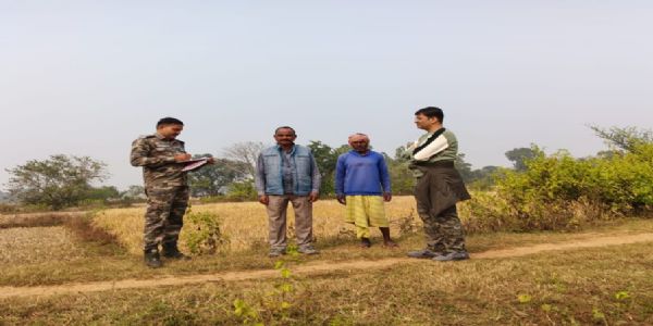 युवक का शव झाड़ी से बरामद