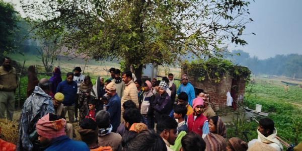 पति पत्नी के बीच हुए विवाद में पत्नी ने फांसी लगाकर की आत्महत्या