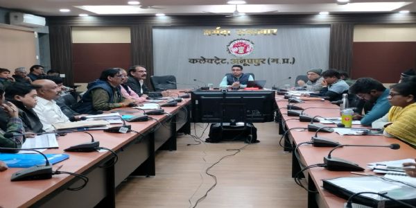 अनूपपुर: जिले में आयुर्वेदिक संस्थानों को और सुदृढ़ बनाएं, विशेषज्ञ डॉक्टरों की उपस्थिति हो अनिवार्य - कलेक्टर