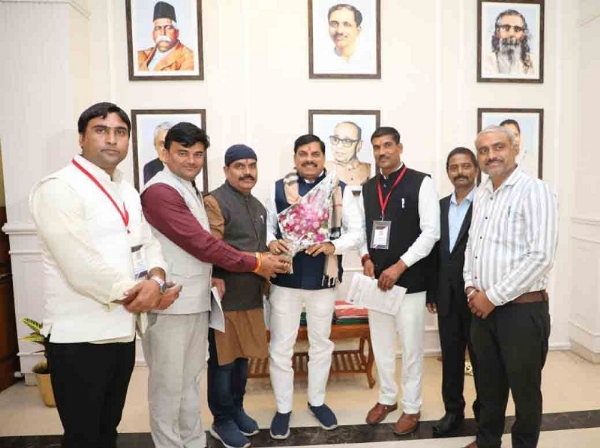 मुख्यमंत्री डॉ. यादव से मिले ग्राम रोजगार सहायक संघ के पदाधिकारी