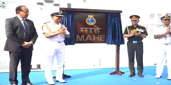 सेनाध्यक्ष जनरल उपेंद्र द्विवेदी आईएनएस माहे को समुद्री बेड़े में शामिल करते हुए सेनाध्यक्ष जनरल उपेंद्र द्विवेदी आईएनएस माहे को समुद्री बेड़े में शामिल करते हुए