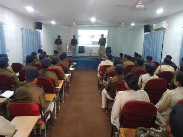 जांजगीर-चांपा में नए आपराधिक कानूनों के प्रभावी क्रियान्वयन हेतु तकनीकी प्रशिक्षण कार्यक्रम सम्पन्न जांजगीर-चांपा में नए आपराधिक कानूनों के प्रभावी क्रियान्वयन हेतु तकनीकी प्रशिक्षण कार्यक्रम सम्पन्न