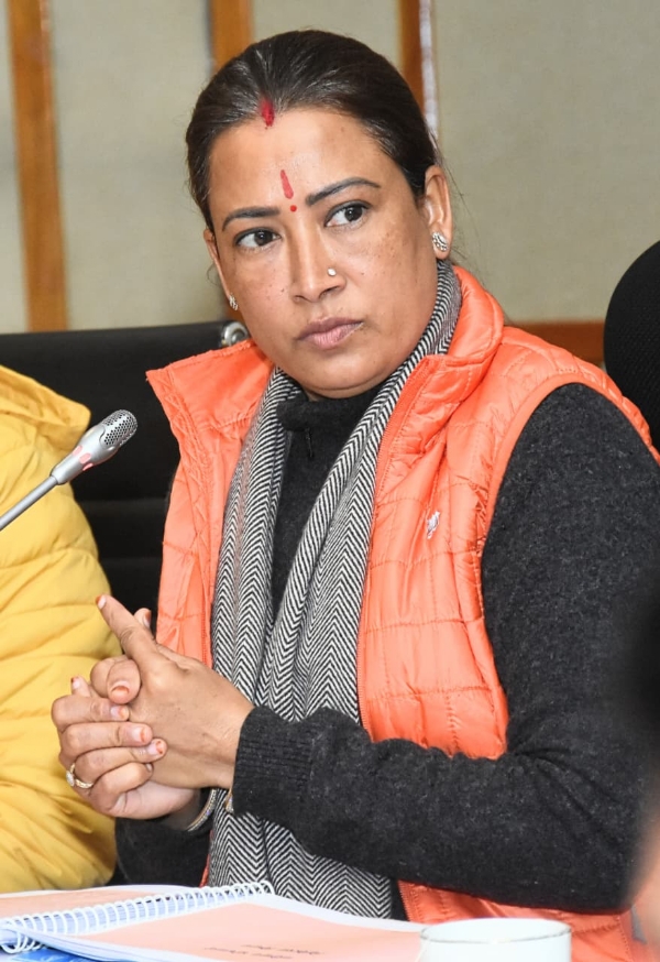 कैबिनेट मंत्री रेखा आर्या ने अधिकारियों को निर्देश दिया है कि वे गांवों में जाकर पुष्टि करें कि लोगों के घरों तक पानी पहुंच रहा है या नहीं कैबिनेट मंत्री रेखा आर्या ने अधिकारियों को निर्देश दिया है कि वे गांवों में जाकर पुष्टि करें कि लोगों के घरों तक पानी पहुंच रहा है या नहीं