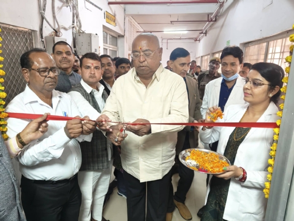 फीता काटकर शुभारंभ करते सदर विधायक फीता काटकर शुभारंभ करते सदर विधायक