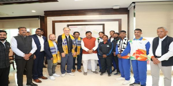 मुख्यमंत्री डॉ. मोहन यादव से मिले मिनी ब्राजील (विचारपुर) के होनहार फुटबॉल खिलाड़ी मुख्यमंत्री डॉ. मोहन यादव से मिले मिनी ब्राजील (विचारपुर) के होनहार फुटबॉल खिलाड़ी