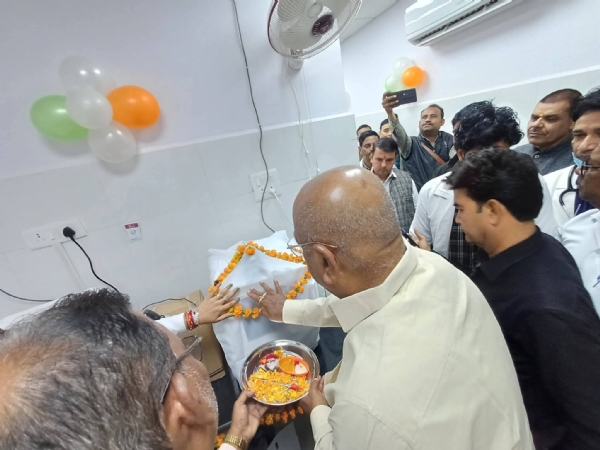 जांच मशीनों का तिलक कर किया श्री गणेश जांच मशीनों का तिलक कर किया श्री गणेश