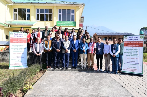 कार्यक्रम के दौरान कुलपति और अन्य। कार्यक्रम के दौरान कुलपति और अन्य।