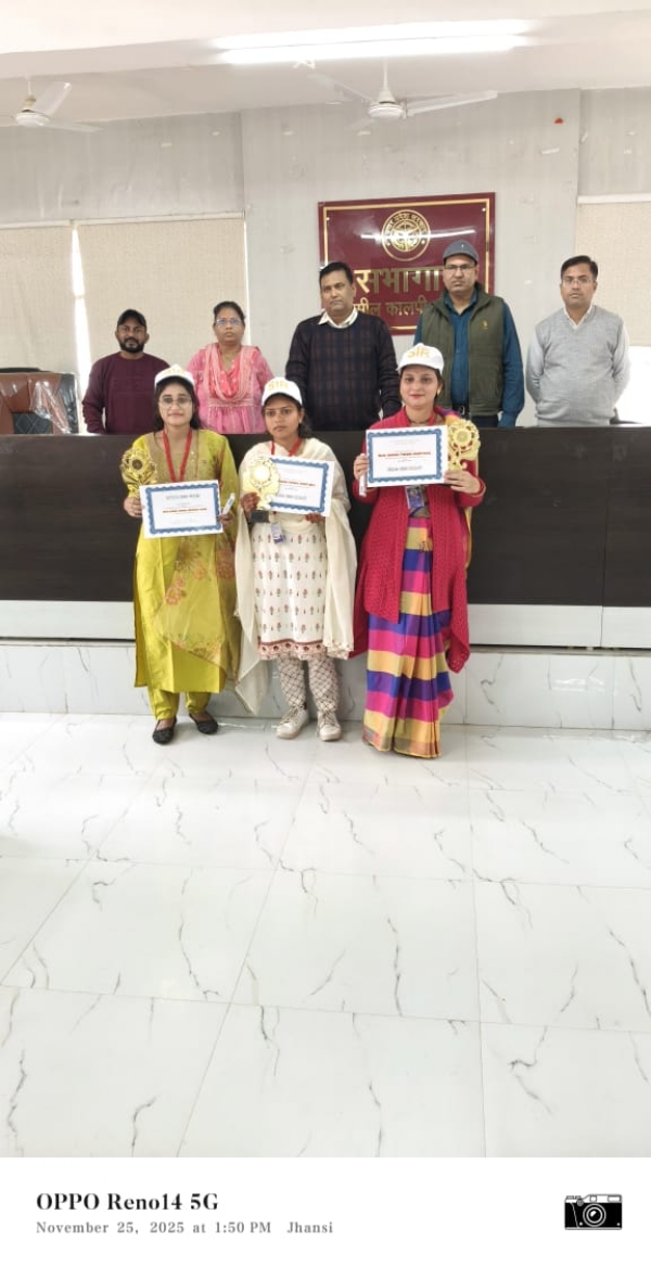 सम्मानित होते बीएलओ सम्मानित होते बीएलओ