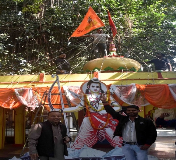 प्रयागराज में आयोजित कार्यक्रम के दौरान भाजपा नेता पवन श्रीवास्तव एवं भाजपा कार्यकर्ताओं का छाया चित्र प्रयागराज में आयोजित कार्यक्रम के दौरान भाजपा नेता पवन श्रीवास्तव एवं भाजपा कार्यकर्ताओं का छाया चित्र