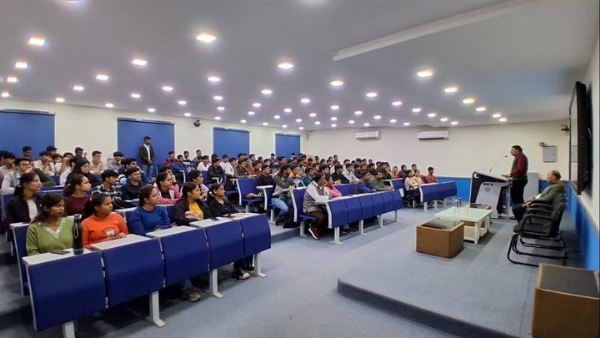 महाविद्यालयों में उन्मुखीकरण सत्र जारी महाविद्यालयों में उन्मुखीकरण सत्र जारी