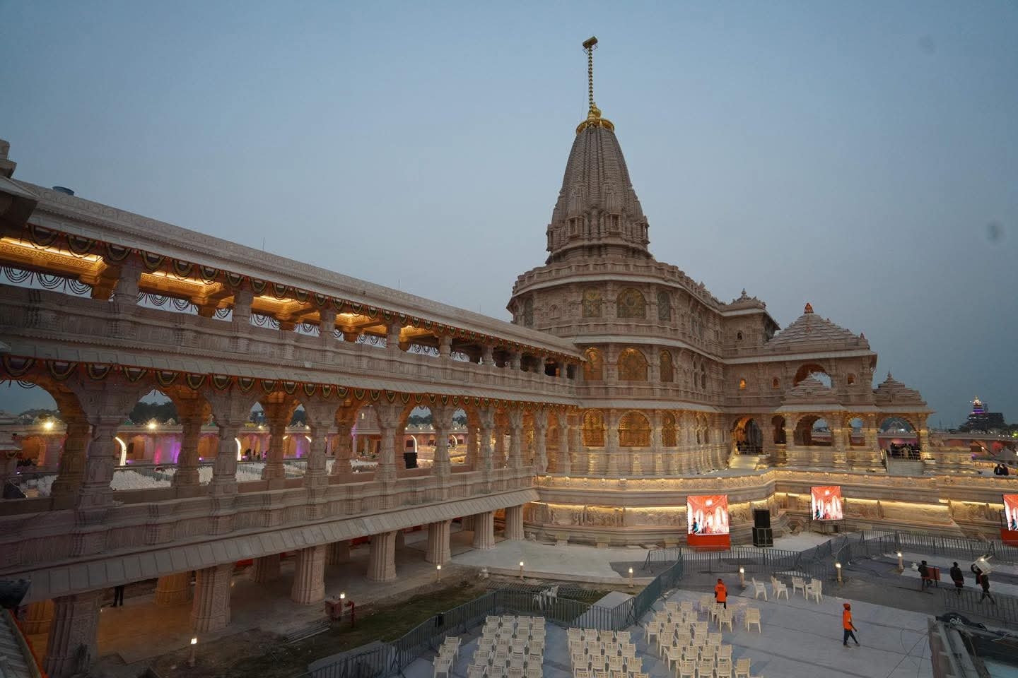 शिखर दिखता राम मंदिर