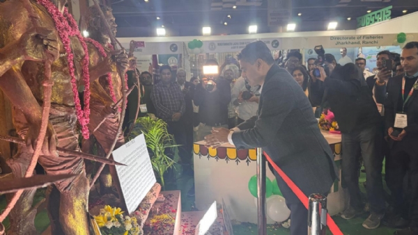 मुख्य सचिव नमन करते