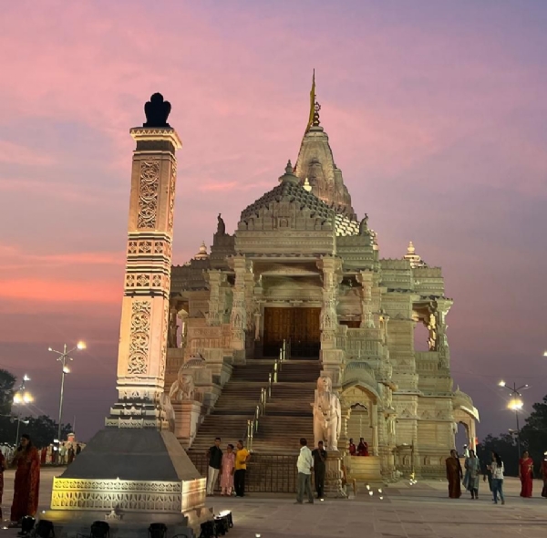 नवनिर्मित मंदिर की फ़ोटो। नवनिर्मित मंदिर की फ़ोटो।