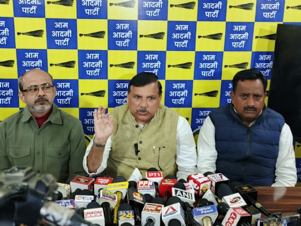 सांसद संजय सिंह रोज़गार और सामाजिक न्याय पदयात्रा की जानकारी देते हुए। सांसद संजय सिंह रोज़गार और सामाजिक न्याय पदयात्रा की जानकारी देते हुए।