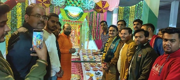 बने दूल्हा छवि देखो भगवान की, दुल्हन बनी सिया जानकी बने दूल्हा छवि देखो भगवान की, दुल्हन बनी सिया जानकी