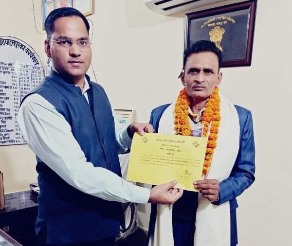 एसआईआर में नौ दिन पूर्व ही शत-प्रतिशत कार्य पूर्ण कर प्रमोद सचान बने बीएलओ ऑफ द डे एसआईआर में नौ दिन पूर्व ही शत-प्रतिशत कार्य पूर्ण कर प्रमोद सचान बने बीएलओ ऑफ द डे