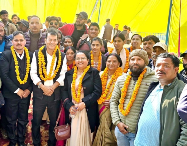 ज्योलीकोट में शपथ ग्रहण के दौरान नवनिर्वाचित ग्राम प्रधान एवं वार्ड सदस्य। ज्योलीकोट में शपथ ग्रहण के दौरान नवनिर्वाचित ग्राम प्रधान एवं वार्ड सदस्य।