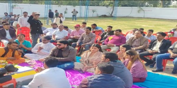 लहरपुर कस्बे में गूंजी एक्शन-कट की आवाज, भोजपुरी फ़िल्म समर संग्राम की शूटिंग