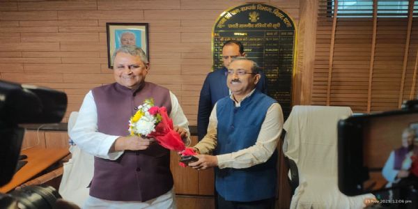 सूचना एवं जनसंपर्क विभाग अन्य विभागों जितना ही महत्वपूर्ण: मंत्री विजय चौधरी