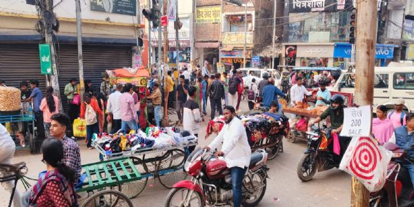 अतिक्रमण हटाओ अभियान बेअसर, महज आधे घंटे बाद सड़क पर लौटे अतिक्रमणकारी