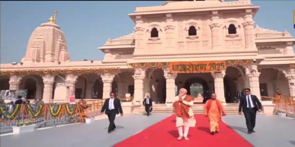 अयोध्यावासियों ने जय श्रीराम, जय-जय हनुमान के जयकारे संग पुष्पवर्षा से प्रधानमंत्री का किया स्वागत