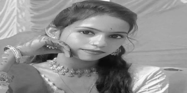 कुलतली में महिला का फंदे से लटका शव बरामद