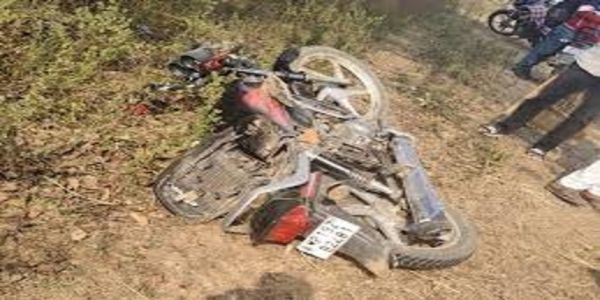 पन्ना में बेकाबू कार ने बाइक सवार मां-बेटे को रौंदा, महिला का मौत, युवक गंभीर