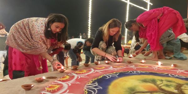 अयोध्या राम मंदिर में ध्वजारोहण पर काशी में उत्सव,अस्सीघाट पर दीपोत्सव