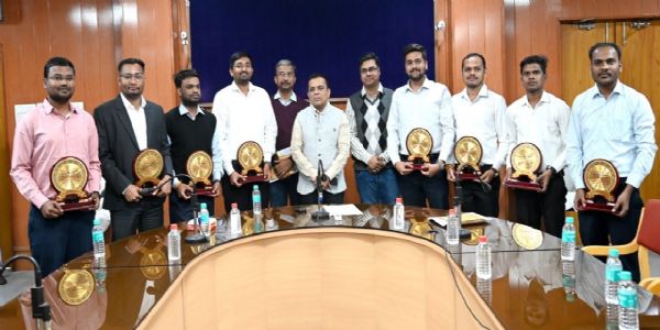 कलेक्टर ने राज्य सेवा परीक्षा 2024 में जिले के सफल अभ्यर्थियों को किया सम्मानित