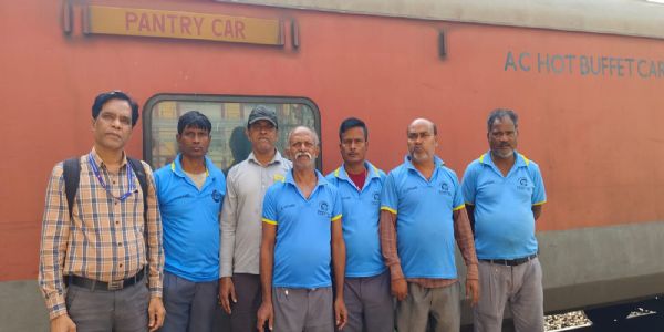 खड़गपुर मंडल में वाणिज्य विभाग का व्यापक सुरक्षा–स्वच्छता अभियान