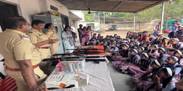 ठाणे कोपरी पुलिस ने पढ़ाया बच्चों को बहादुरी का पाठ, शस्त्रों का भी ज्ञान दिया