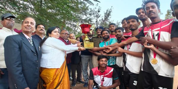 अंतर-महाविद्यालय वॉलीबॉल पुरुष प्रतियोगिता में रामगढ़ कॉलेज बना चैंपियन