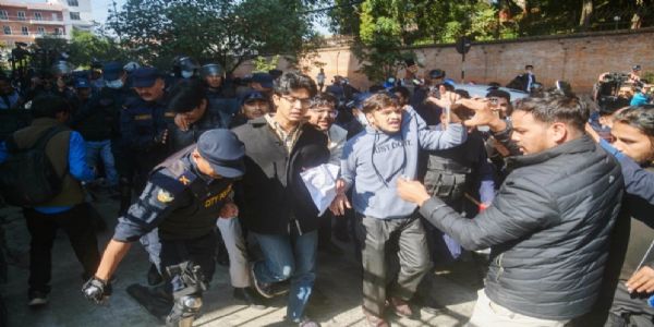 प्रधानमंत्री सुशीला कार्की से मिलने पहुंचे जेन जी समूह को पुलिस ने सिंहदरबार प्रवेश से बैरंग लौटाया