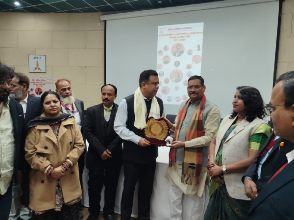 कार्यक्रम में केन्द्रीय राज्य मंत्री दीपक प्रकाश समेत अन्य कार्यक्रम में केन्द्रीय राज्य मंत्री दीपक प्रकाश समेत अन्य