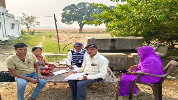 ग्वालियरः एसआईआर गणना पत्रक भरने व वर्ष 2003 की सूची में नाम खोजने में वॉलेन्टियर्स भी कर रहे मदद ग्वालियरः एसआईआर गणना पत्रक भरने व वर्ष 2003 की सूची में नाम खोजने में वॉलेन्टियर्स भी कर रहे मदद