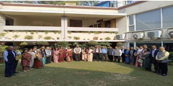 बैठक में भाग लेते सीएसआईआर–आईसीएमआर के सदस्य