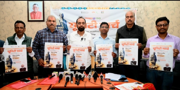 कार्यक्रम की जानकारी देते सांसद विद्युत वर्णन महतो