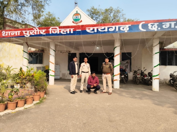 पुलिस के गिरफ्त में आरोपी पुलिस के गिरफ्त में आरोपी