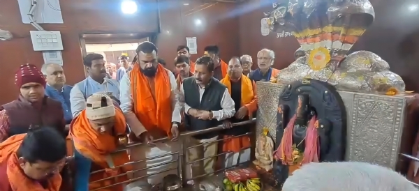 पूजा अर्चना करते सम्राट चौधरी