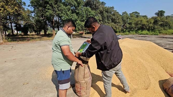 15 केंद्रों में धान खरीदी की नहीं हुई बोहनी, अव्यवस्था से बढ़ी परेशान 15 केंद्रों में धान खरीदी की नहीं हुई बोहनी, अव्यवस्था से बढ़ी परेशान