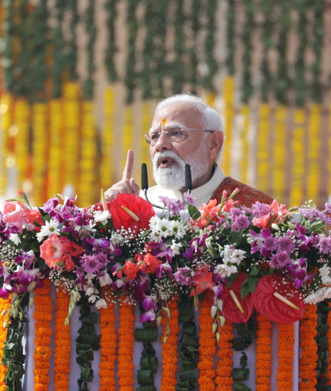 अयोध्या में ध्वजारोहण के चित्र अयोध्या में ध्वजारोहण के चित्र