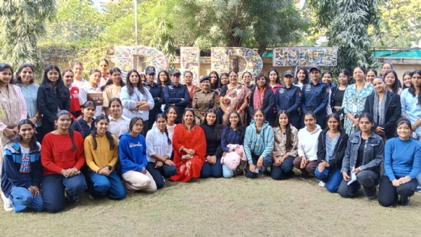 आत्मनिर्भर बने छात्राएं: अंतर्राष्ट्रीय महिला हिंसा उन्मूलन दिवस पर आत्मरक्षा का प्रशिक्षण आत्मनिर्भर बने छात्राएं: अंतर्राष्ट्रीय महिला हिंसा उन्मूलन दिवस पर आत्मरक्षा का प्रशिक्षण