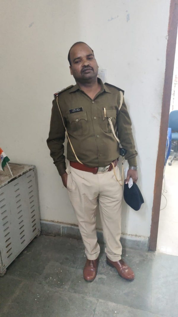 अररिया फोटो:फर्जी दरोगा अररिया फोटो:फर्जी दरोगा