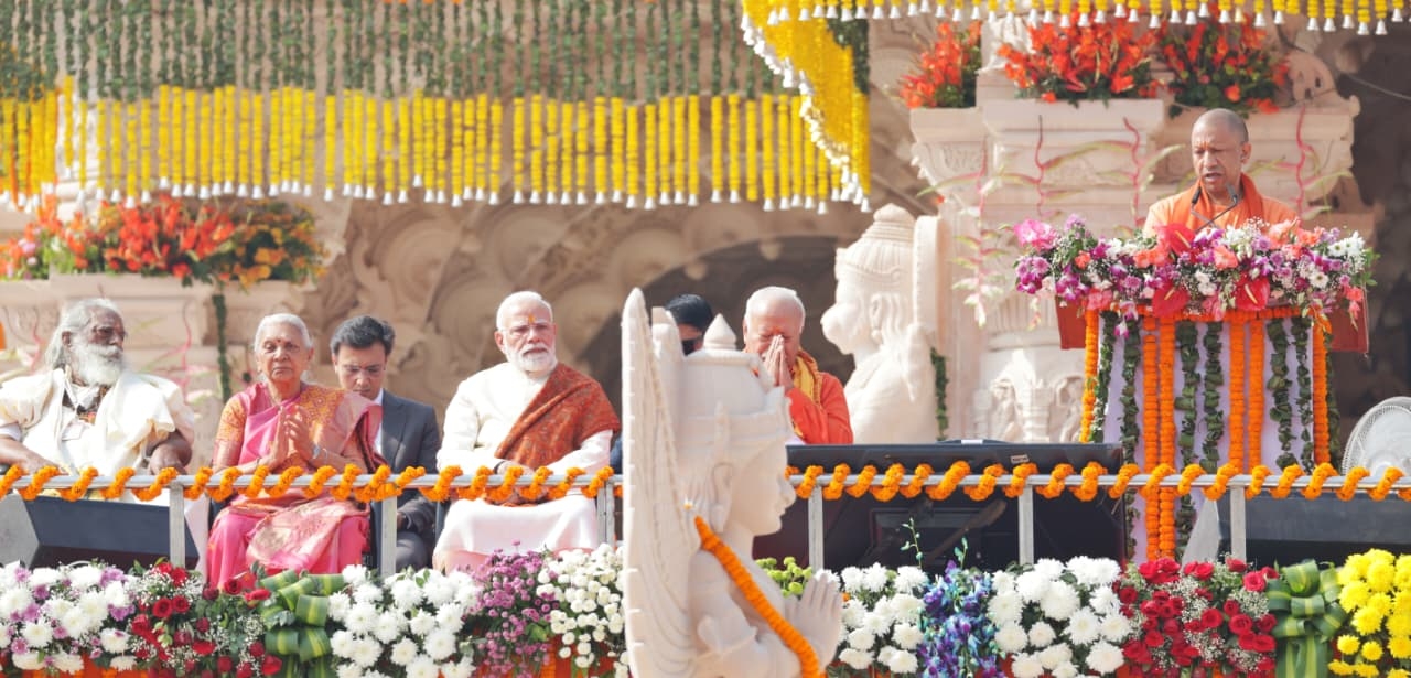 अयोध्या में ध्वजारोहण के चित्र अयोध्या में ध्वजारोहण के चित्र