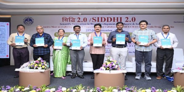 कार्यक्रम में सीसीआरएएस के अधिकारी कार्यक्रम में सीसीआरएएस के अधिकारी