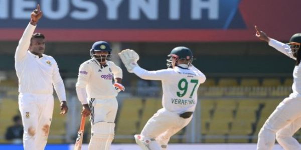 मैच जीतने के बाद खुशी मनाते दक्षिण अफ्रीका के खिलाड़ी