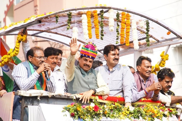 मुख्यमंत्री डॉ. मोहन यादव इंदौर में नर्मदा प्रवाह यूनिटी मार्च यात्रा में शामिल हुए